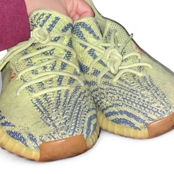 Adidas— Yeezy boost 350 v2 in semi frozen yellow colorway - Picture 4 of 6